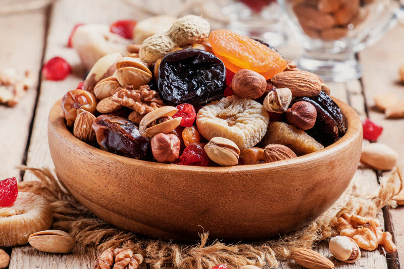 Comment faire griller des fruits secs : mieux vaut utiliser le four, la poêle ou le micro-ondes ?